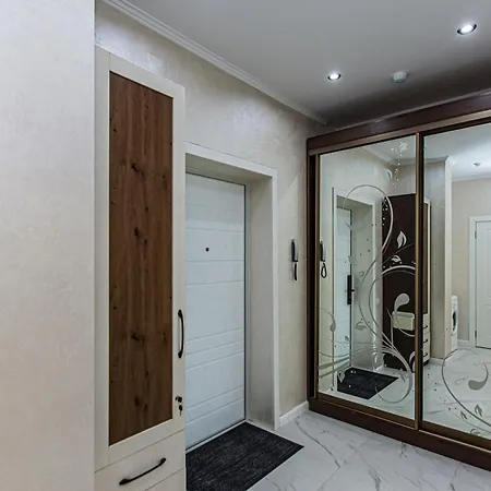 Stylish Central Almaty Apartment With Stunning Mountain Views Экстерьер фото