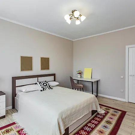 Stylish Central Almaty Apartment With Stunning Mountain Views Экстерьер фото